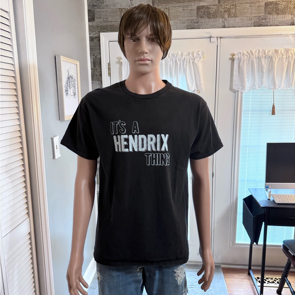 Hanes T-Shirt SZ LG "It's a Hendrix Thing".‎